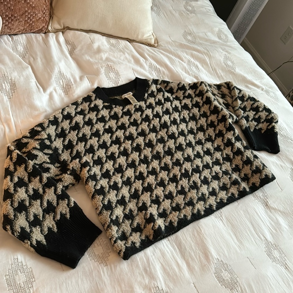 MAX Studio Crop Boxy Sweater